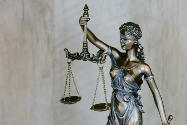 Wenn Gerichte Mut machen: Der Rechtsstaat schläft nicht